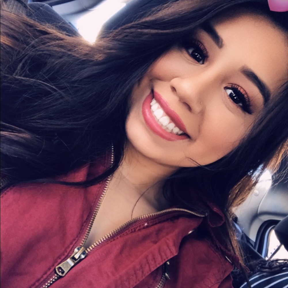 Meet your Posher, Cinthya